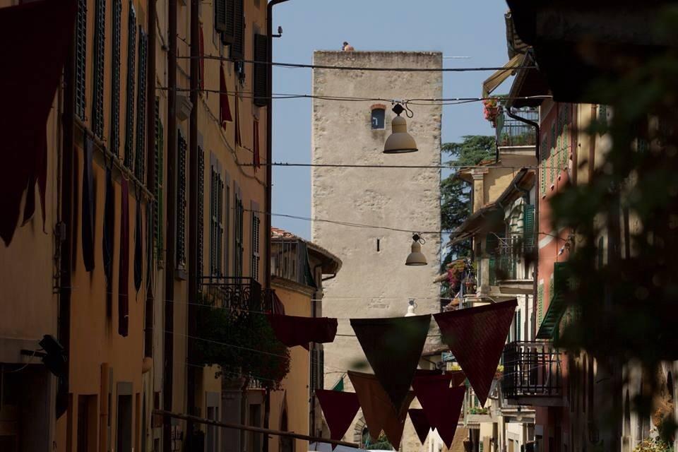 La Finestra Sul Borgo Dimora Storica Appartement Laterina Buitenkant foto
