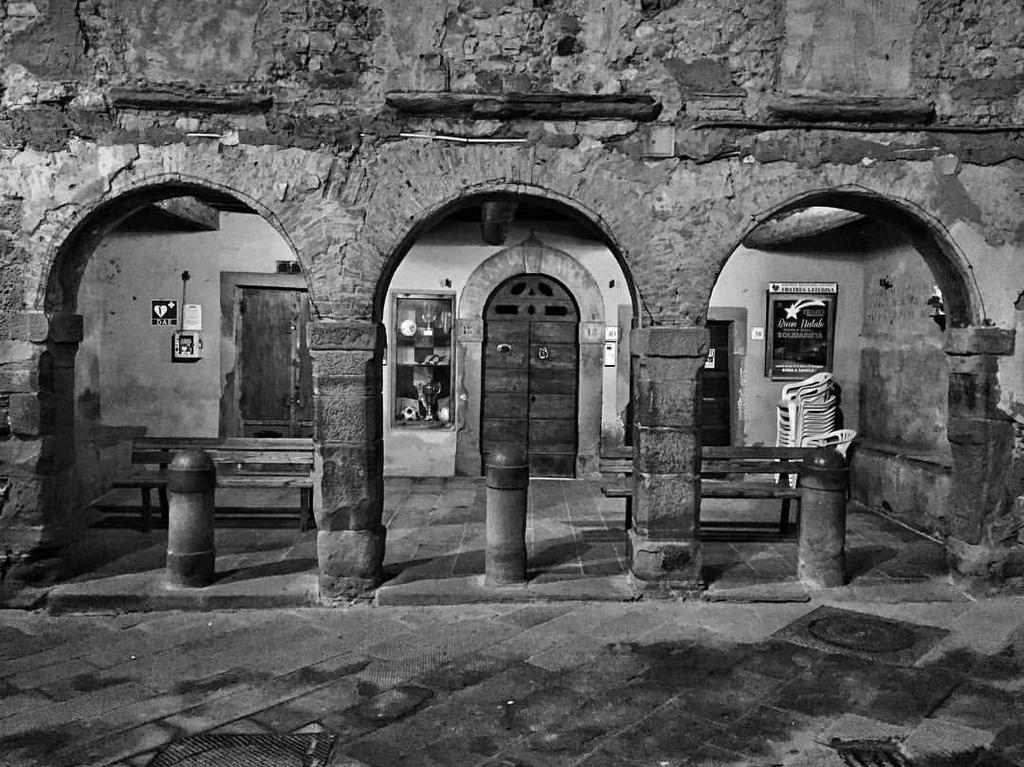 La Finestra Sul Borgo Dimora Storica Appartement Laterina Buitenkant foto